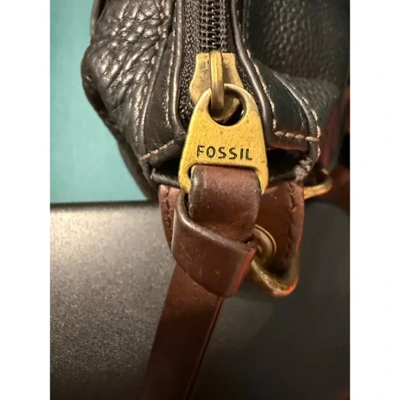 Fossil Black Leather Hobo Shoulder Bag Convertible Crossbody Brass Hardware